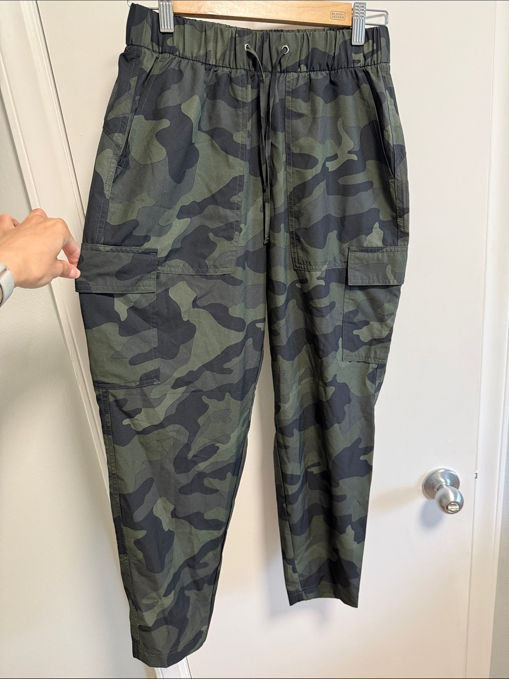 Old Navy Women's Olive & Black Camo Cargo Joggers